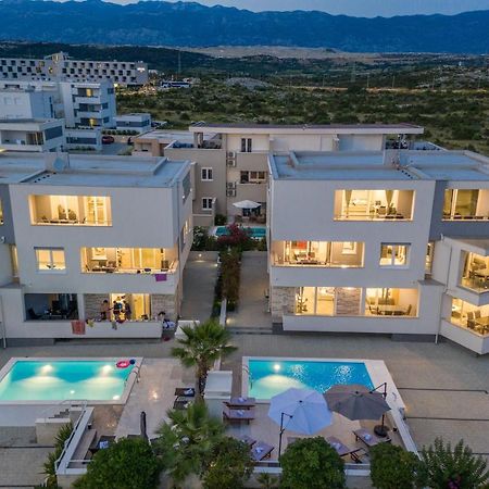 Apartments & Rooms Danivan Pool Villas B Novalja Bagian luar foto