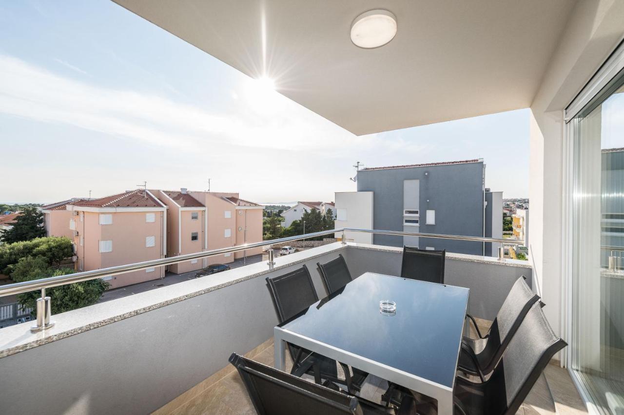 Apartments & Rooms Danivan Pool Villas B Novalja Bagian luar foto