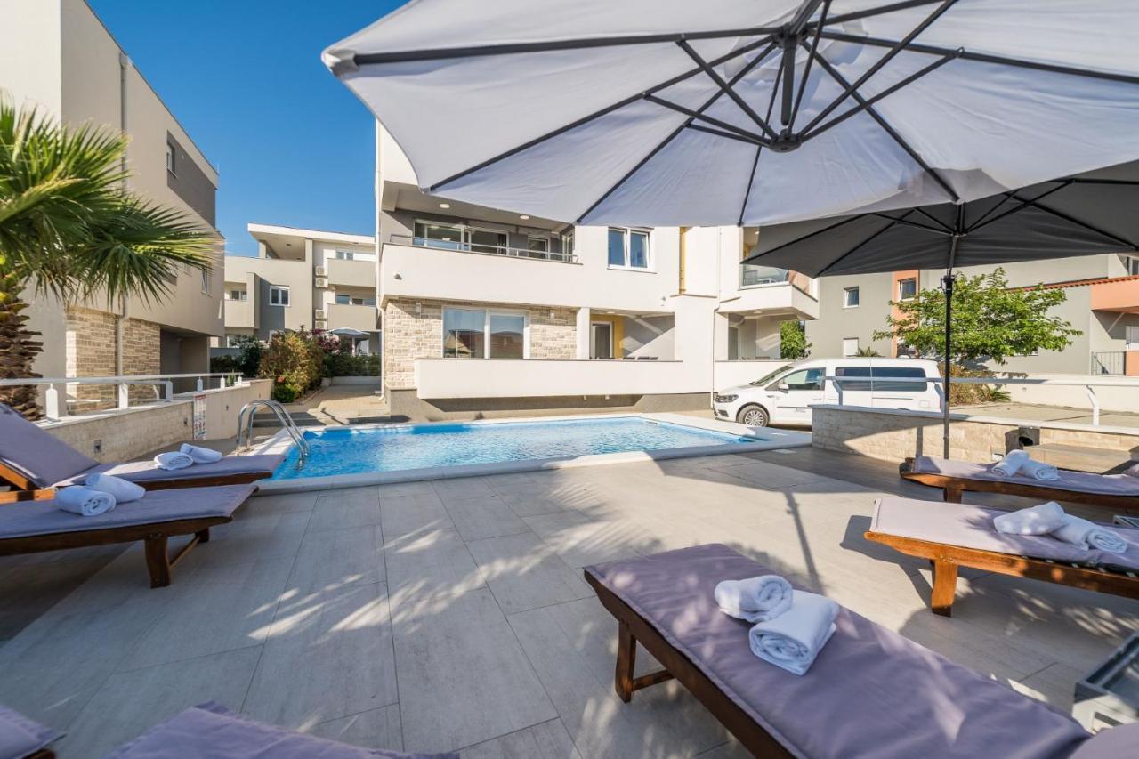 Apartments & Rooms Danivan Pool Villas B Novalja Bagian luar foto