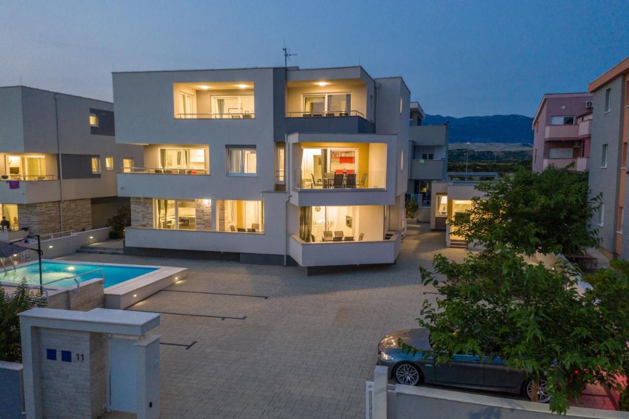 Apartments & Rooms Danivan Pool Villas B Novalja Bagian luar foto