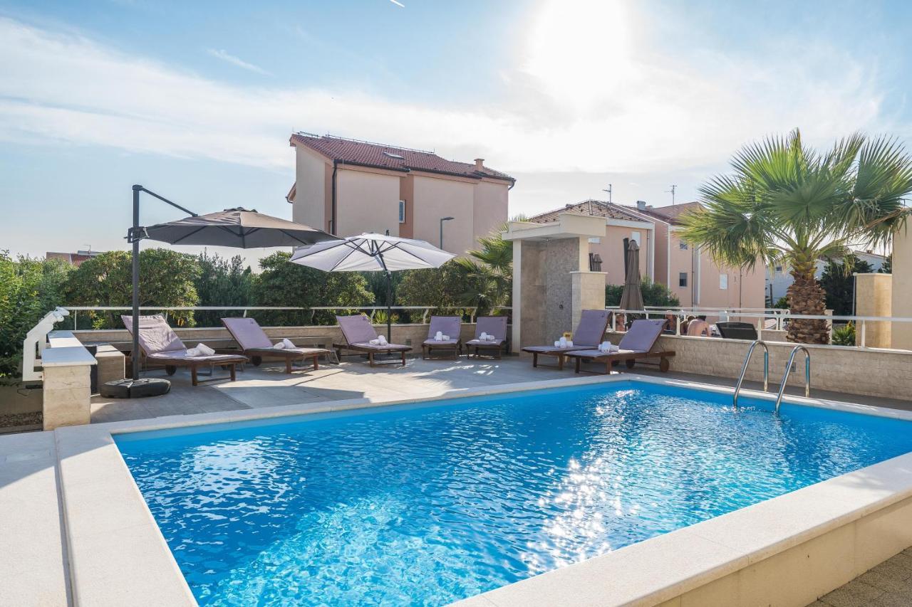 Apartments & Rooms Danivan Pool Villas B Novalja Bagian luar foto