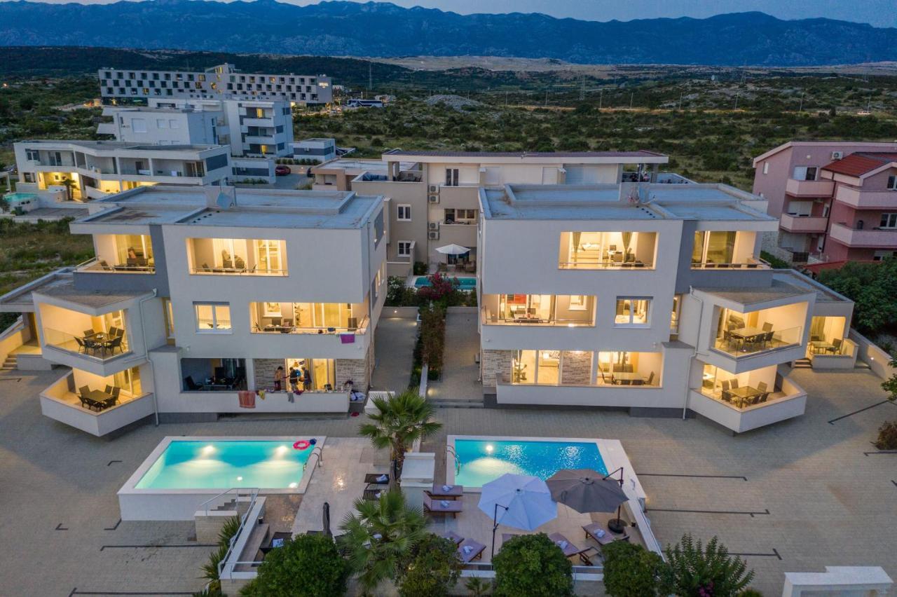 Apartments & Rooms Danivan Pool Villas B Novalja Bagian luar foto