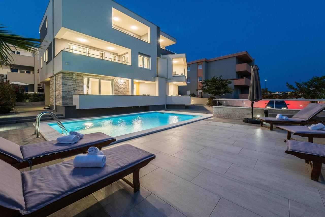 Apartments & Rooms Danivan Pool Villas B Novalja Bagian luar foto