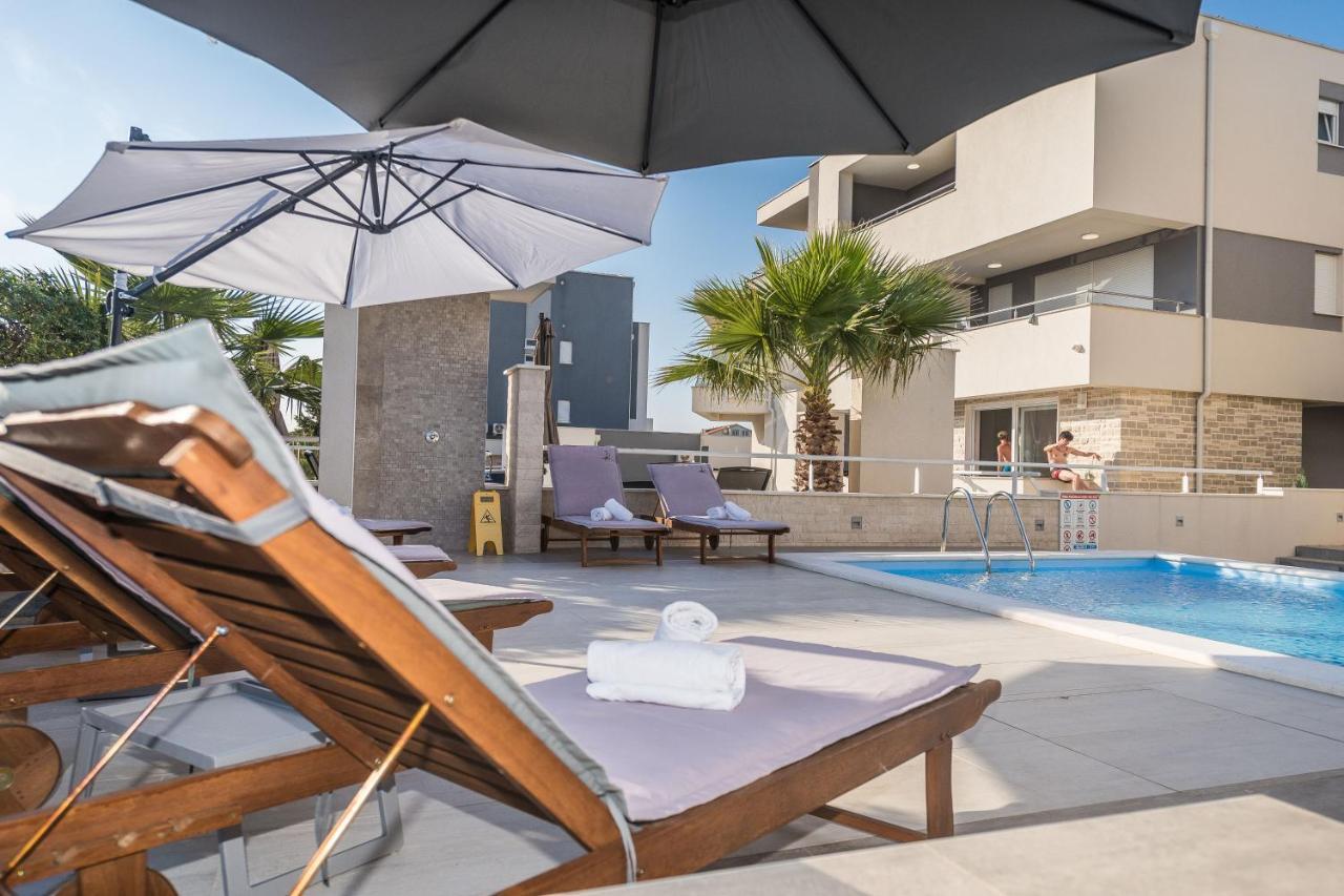 Apartments & Rooms Danivan Pool Villas B Novalja Bagian luar foto