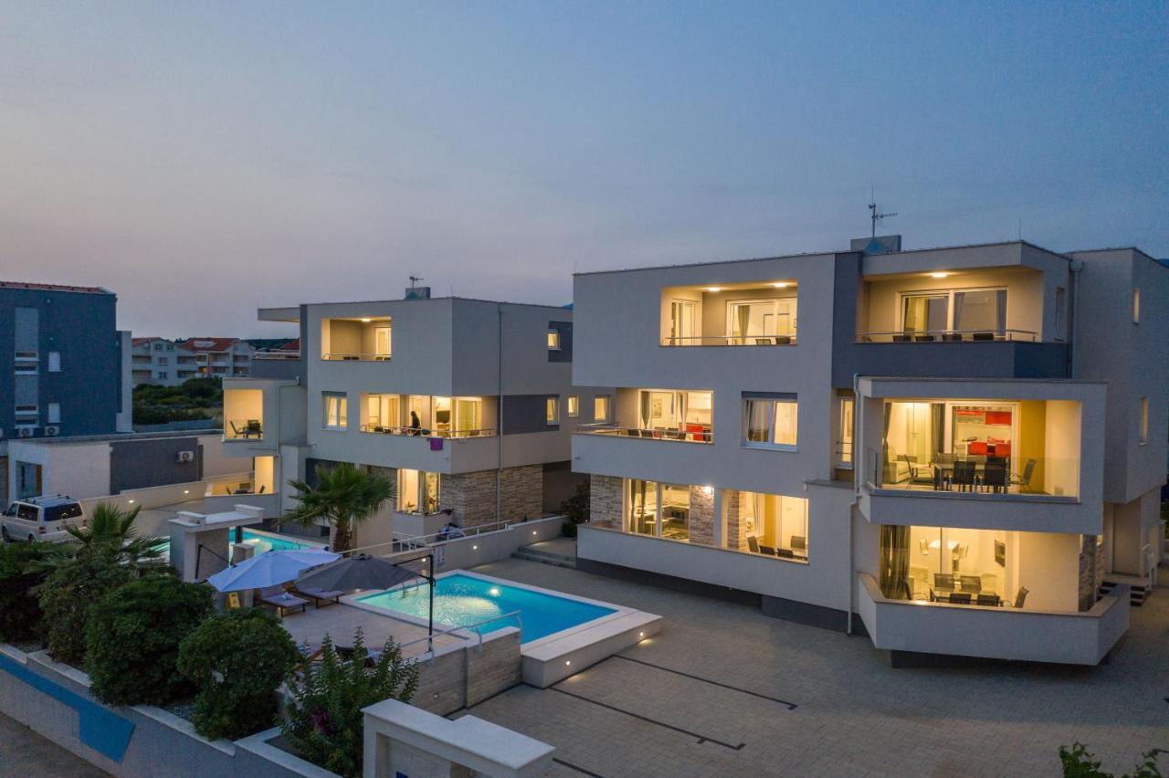 Apartments & Rooms Danivan Pool Villas B Novalja Bagian luar foto