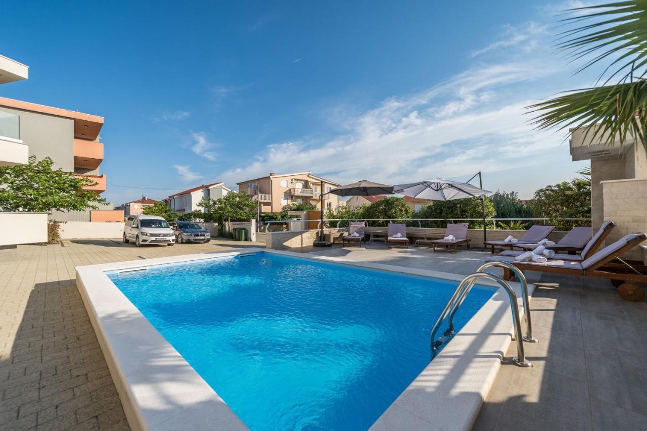 Apartments & Rooms Danivan Pool Villas B Novalja Bagian luar foto