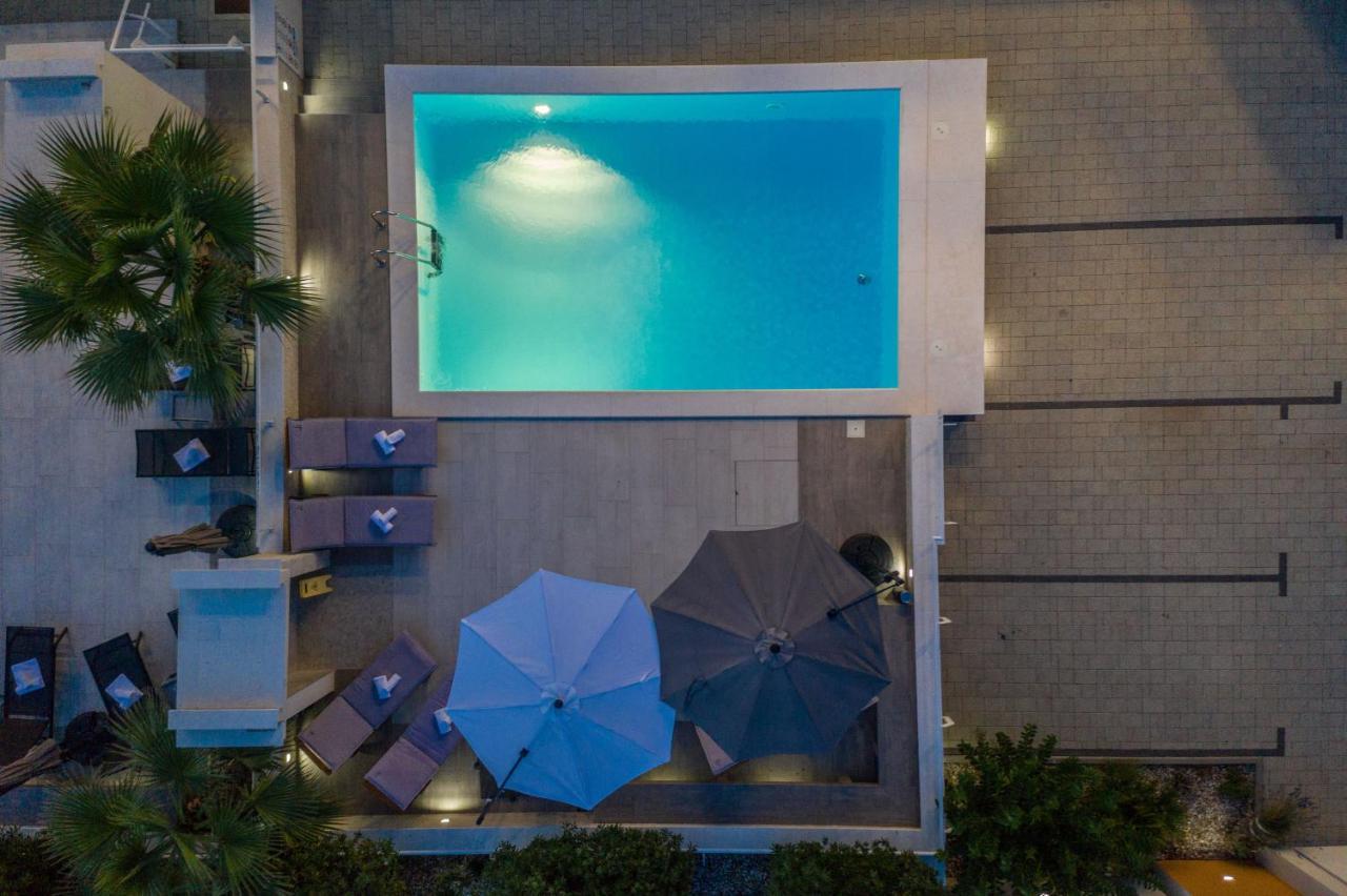Apartments & Rooms Danivan Pool Villas B Novalja Bagian luar foto