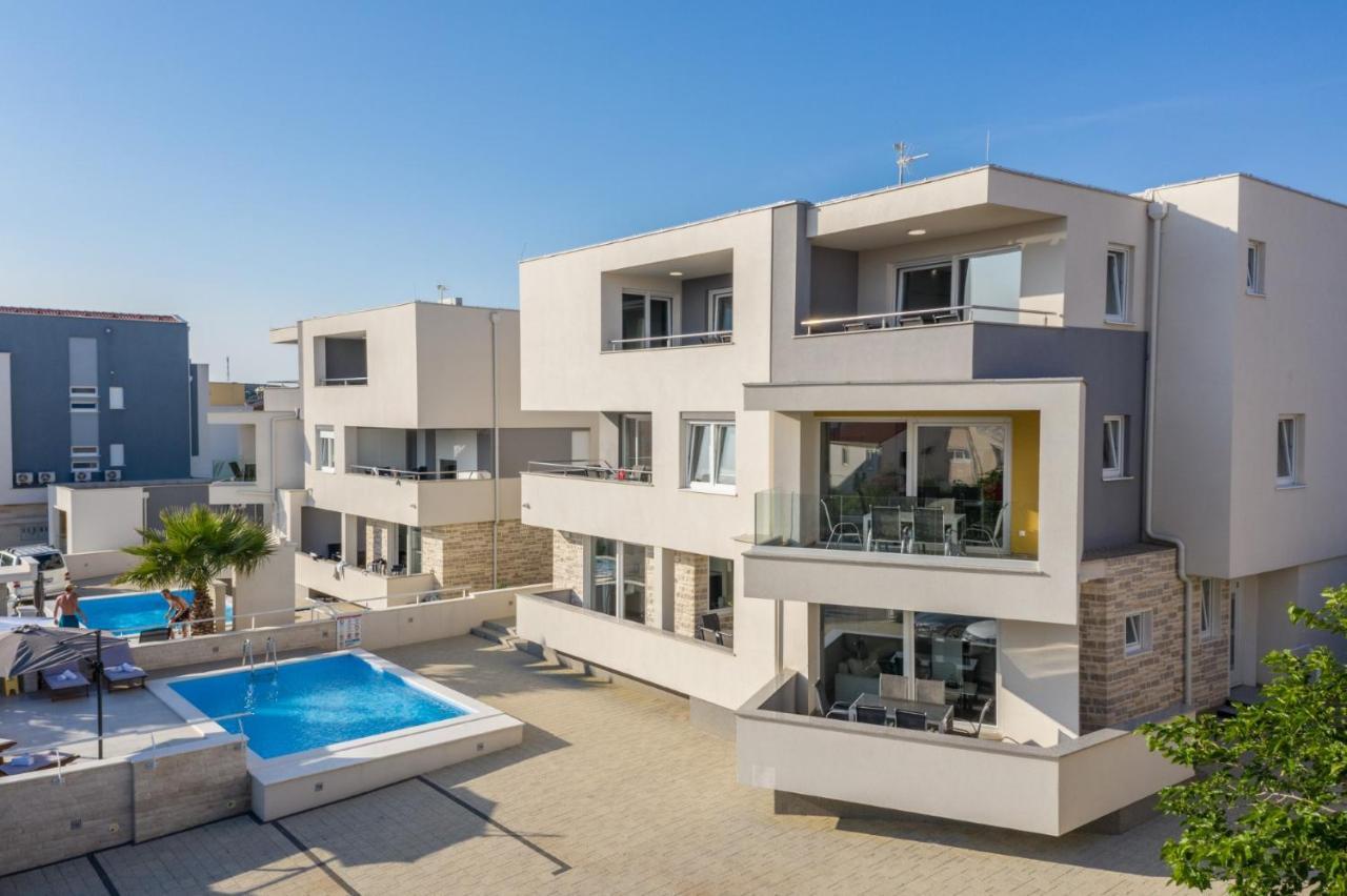 Apartments & Rooms Danivan Pool Villas B Novalja Bagian luar foto