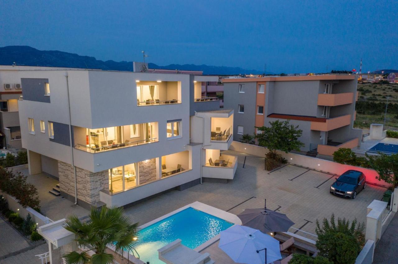 Apartments & Rooms Danivan Pool Villas B Novalja Bagian luar foto