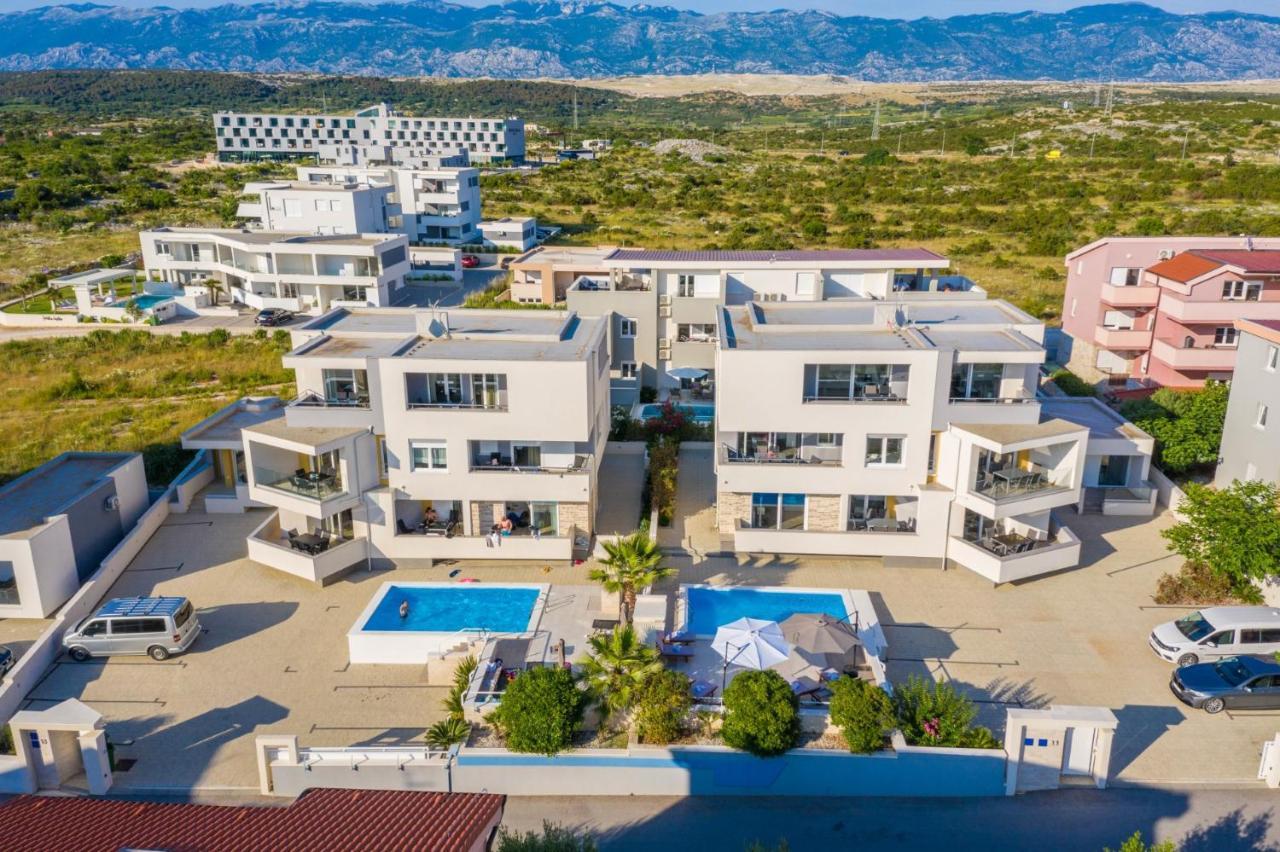 Apartments & Rooms Danivan Pool Villas B Novalja Bagian luar foto